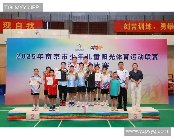 南京羽毛球队的灵活性揭秘与训练背后的故事探讨 南京羽毛球队的灵活性揭秘与训练背后的故事探讨